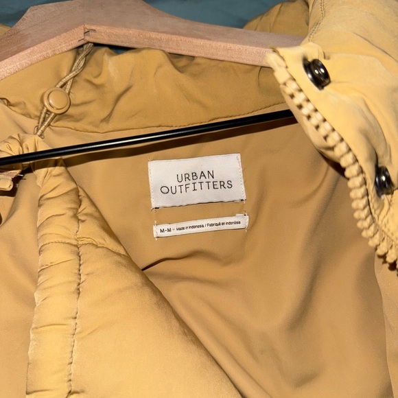 UO Urban Outfitters Cropped Puffer - Picture 4 of 5